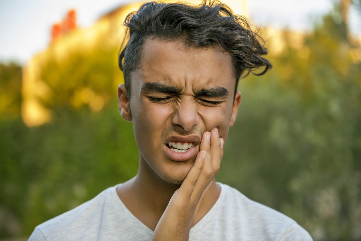 Man suffers from toothache